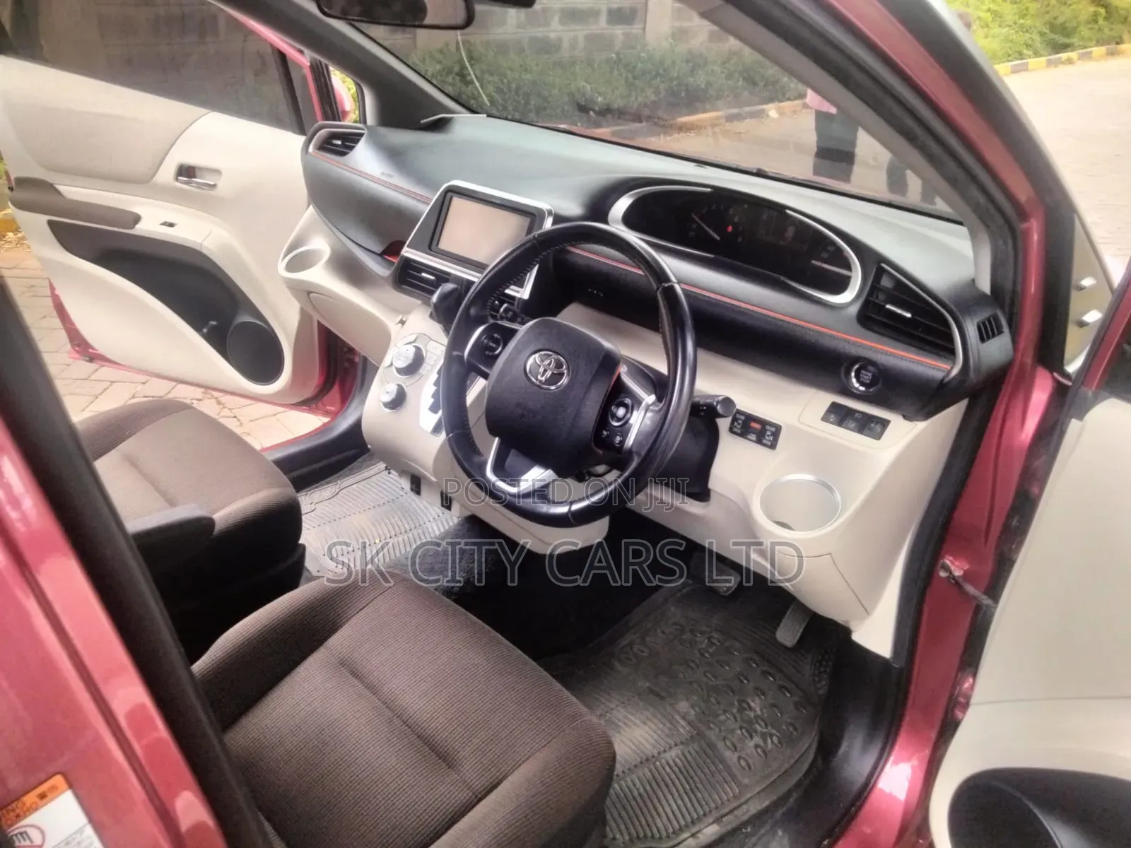 Toyota Sienta 1.5 FWD (6-seater) 2016 Beige