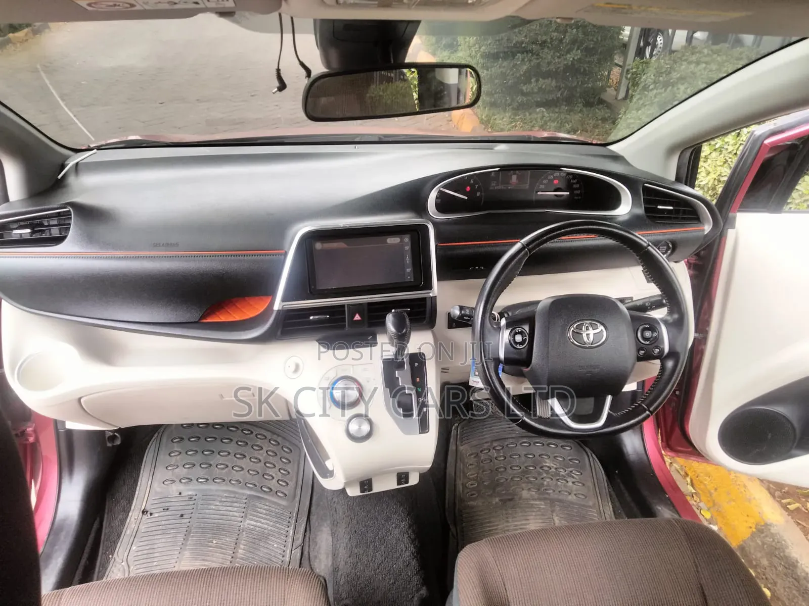 Toyota Sienta 1.5 FWD (6-seater) 2016 Beige