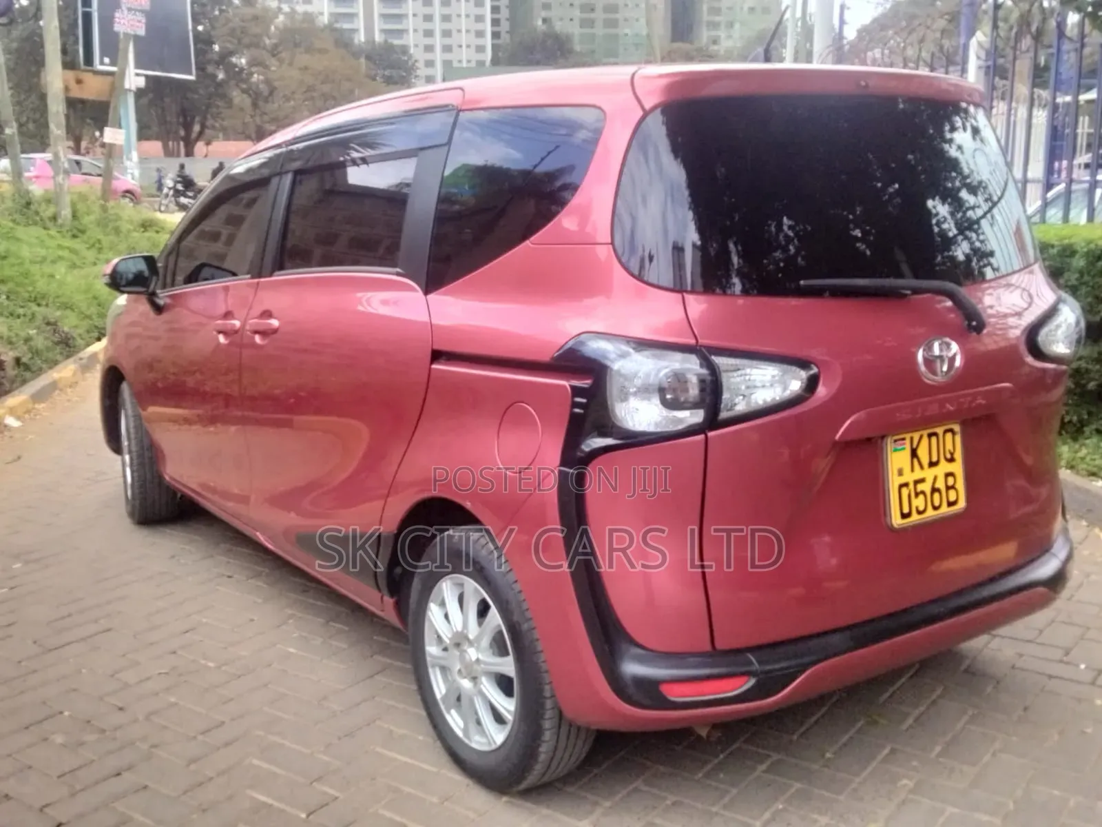 Toyota Sienta 1.5 FWD (6-seater) 2016 Beige