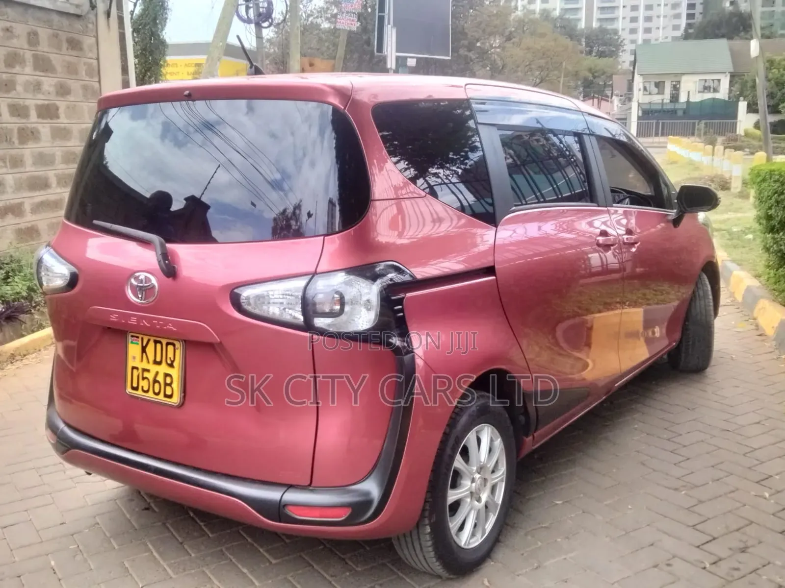 Toyota Sienta 1.5 FWD (6-seater) 2016 Beige