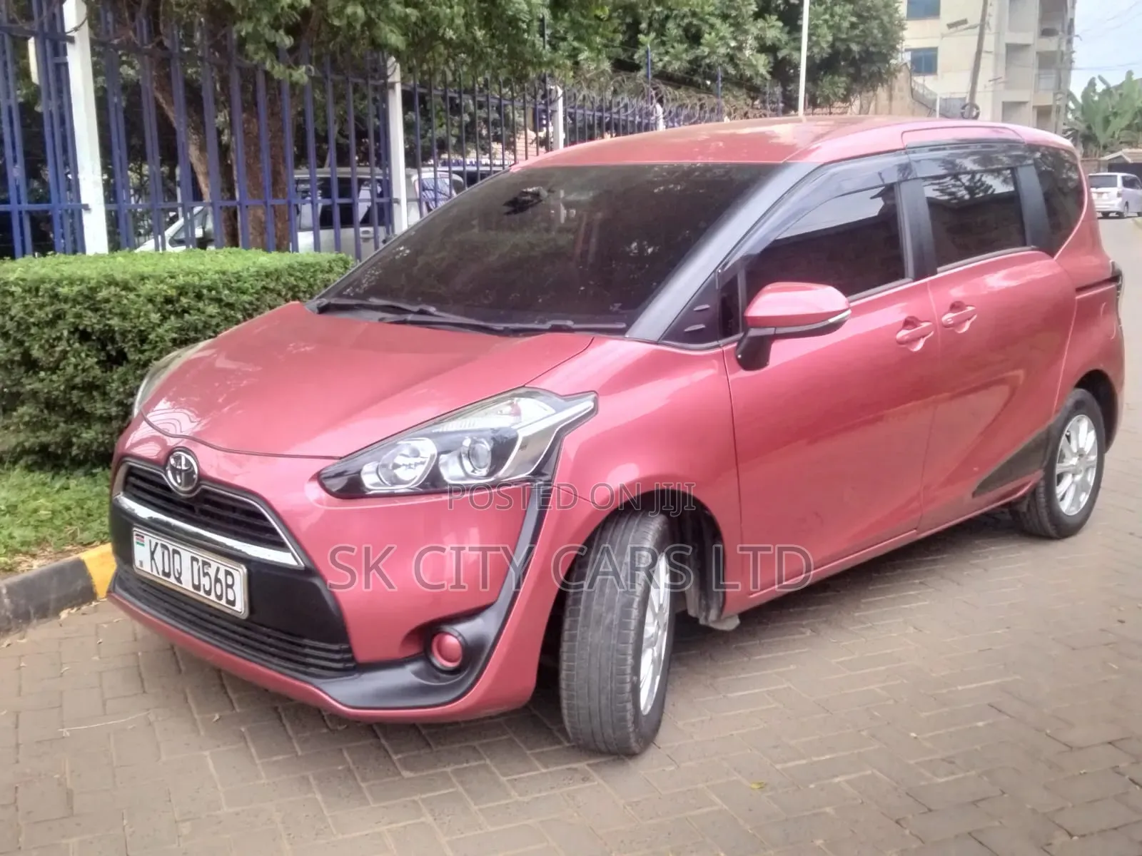 Toyota Sienta 1.5 FWD (6-seater) 2016 Beige