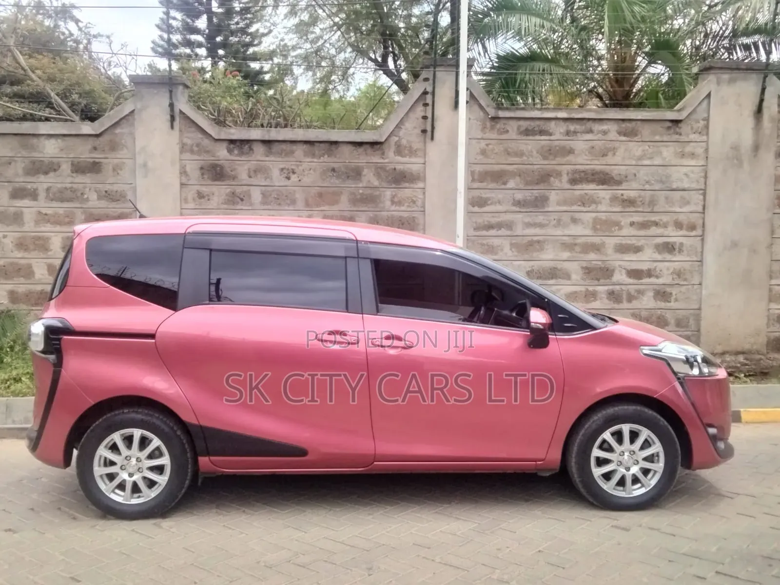 Toyota Sienta 1.5 FWD (6-seater) 2016 Beige