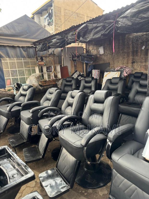 Kinyozi Barber Chairs