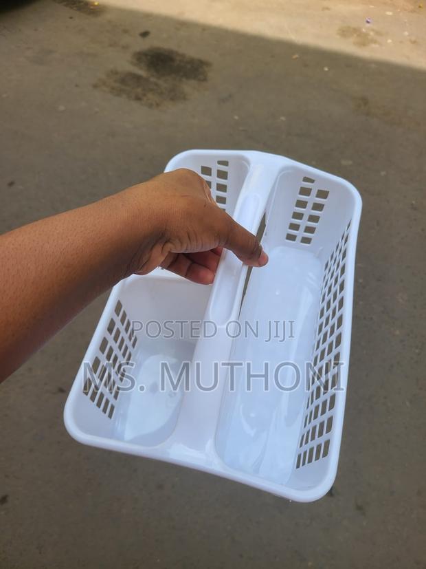 3 Compartments Plastic Shower Caddy Basket - thumbnail 6