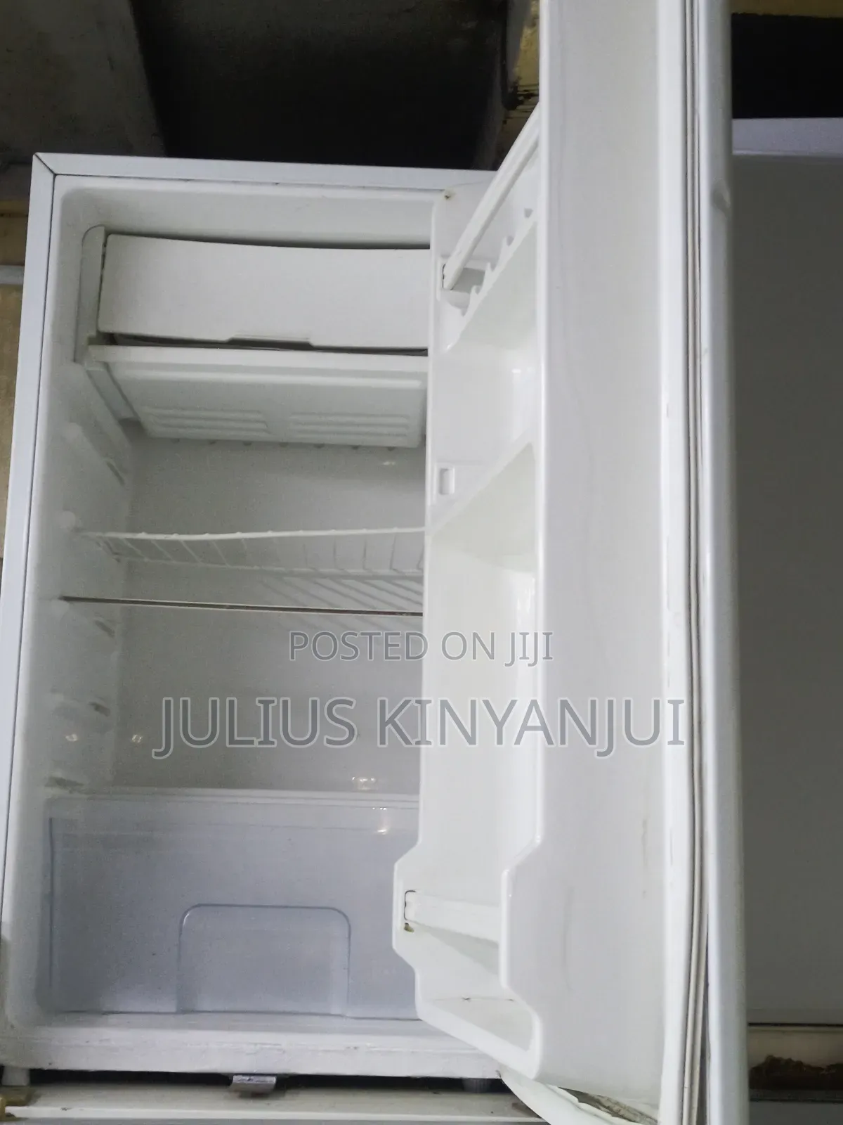 Small Single Door Fridge 100l