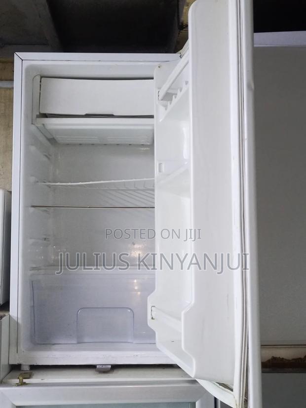 Small Single Door Fridge 100l - thumbnail 3
