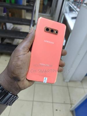 New Samsung Galaxy S10e 128 GB Red - main view