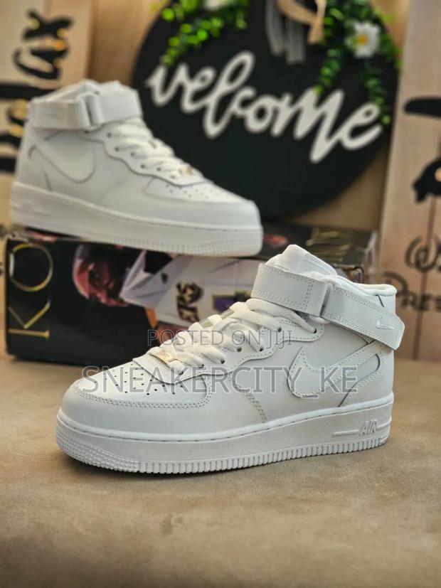 Plain White Airforce 1 - main view