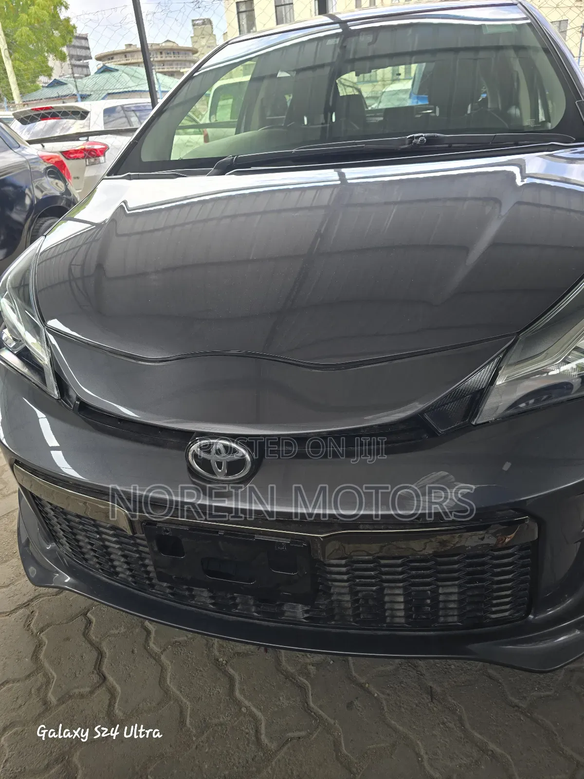 Toyota Vitz 2018 Gray