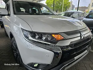 Mitsubishi Outlander 2019 Off white