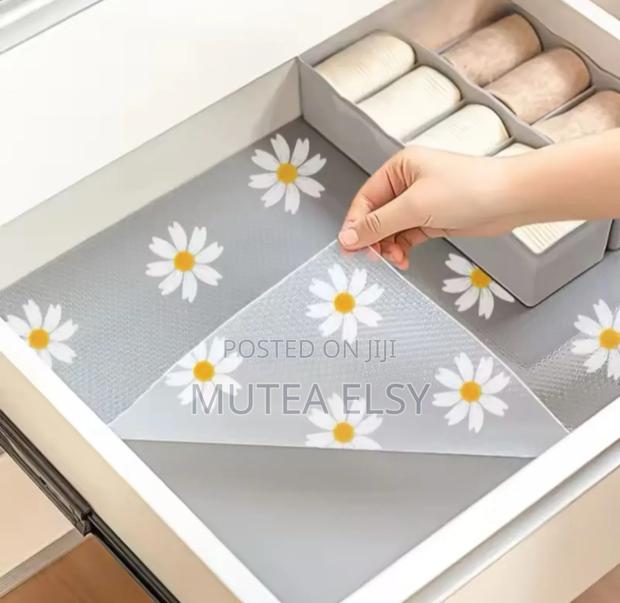Daisy Pattern Kitchen Drawer Liners - thumbnail 4