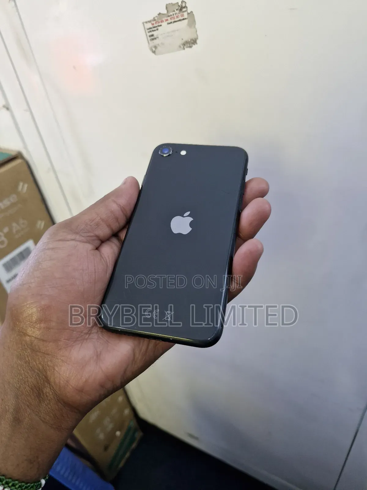 Apple iPhone SE (2020) 64 GB Black