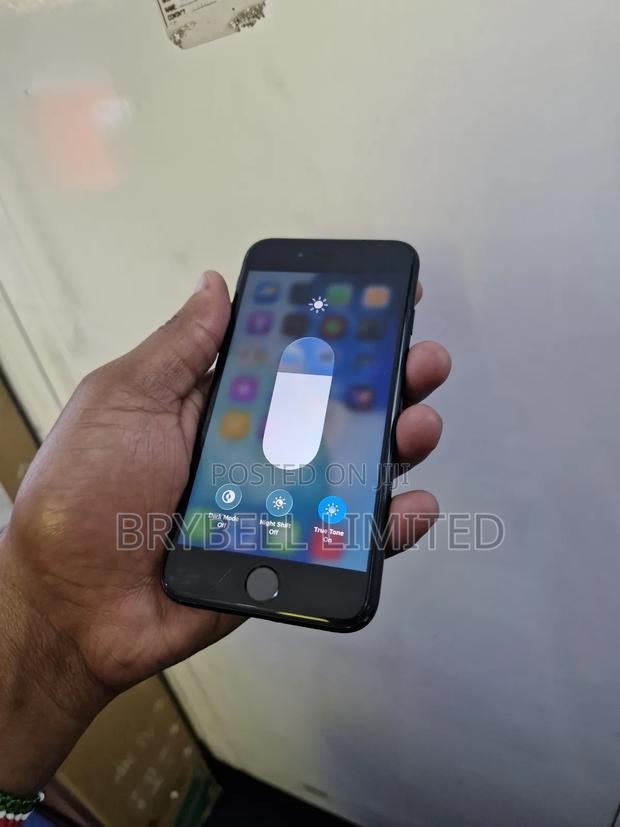 Apple iPhone SE (2020) 64 GB Black - thumbnail 6