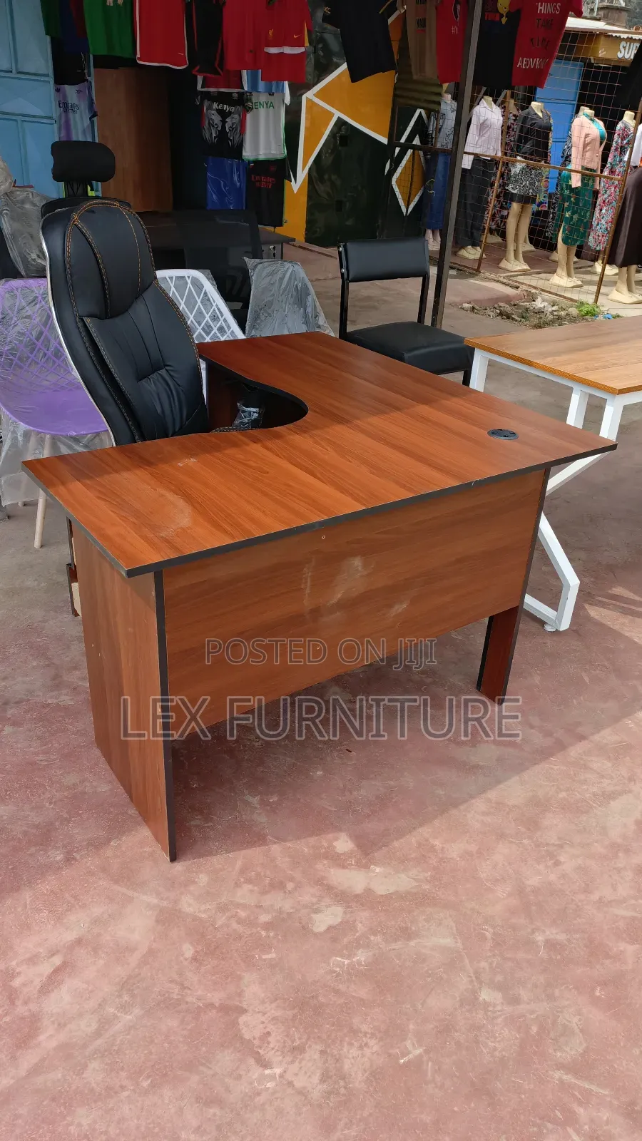 1.2m by 1.2m Lshape Office Desk Plu Office Chair