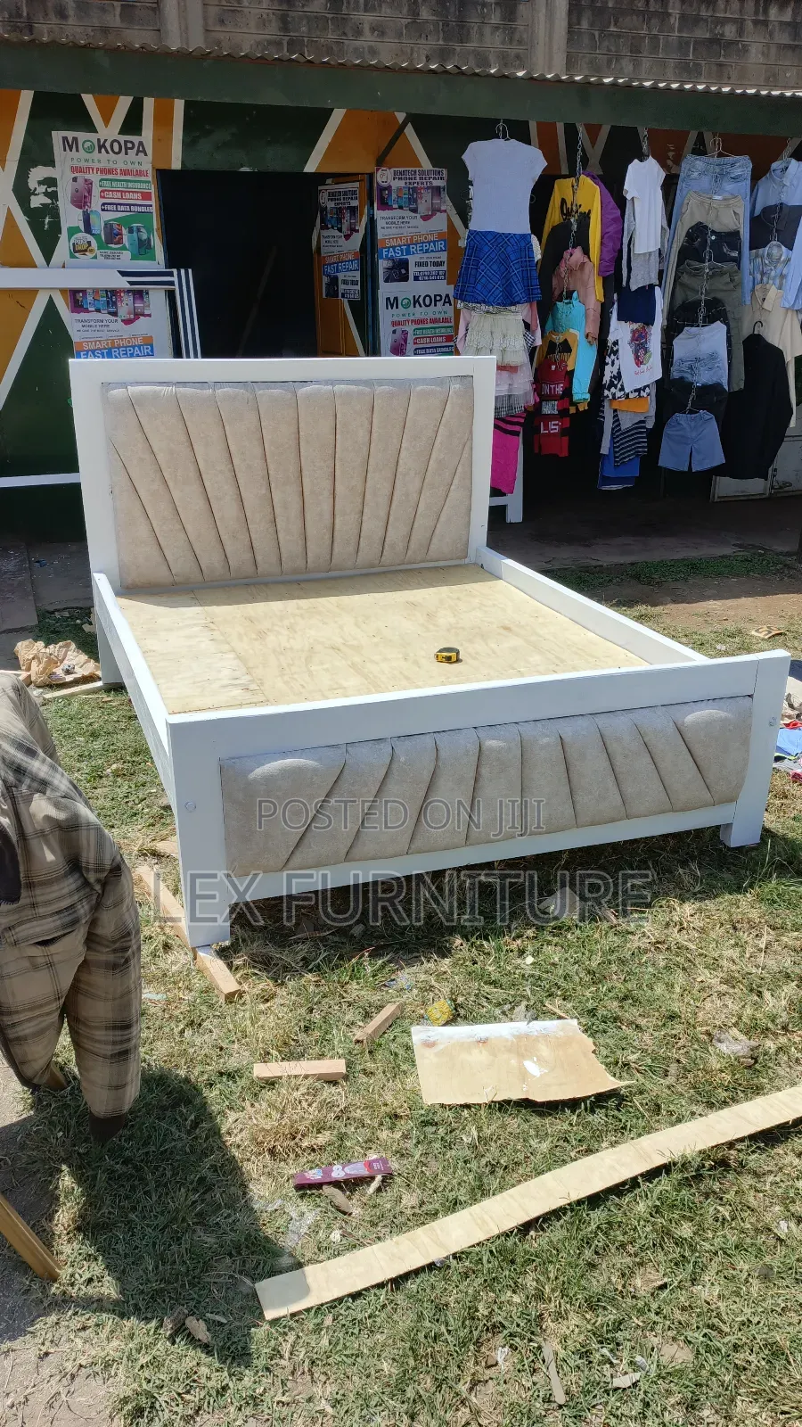 5*6 White Creamy Chester Bed