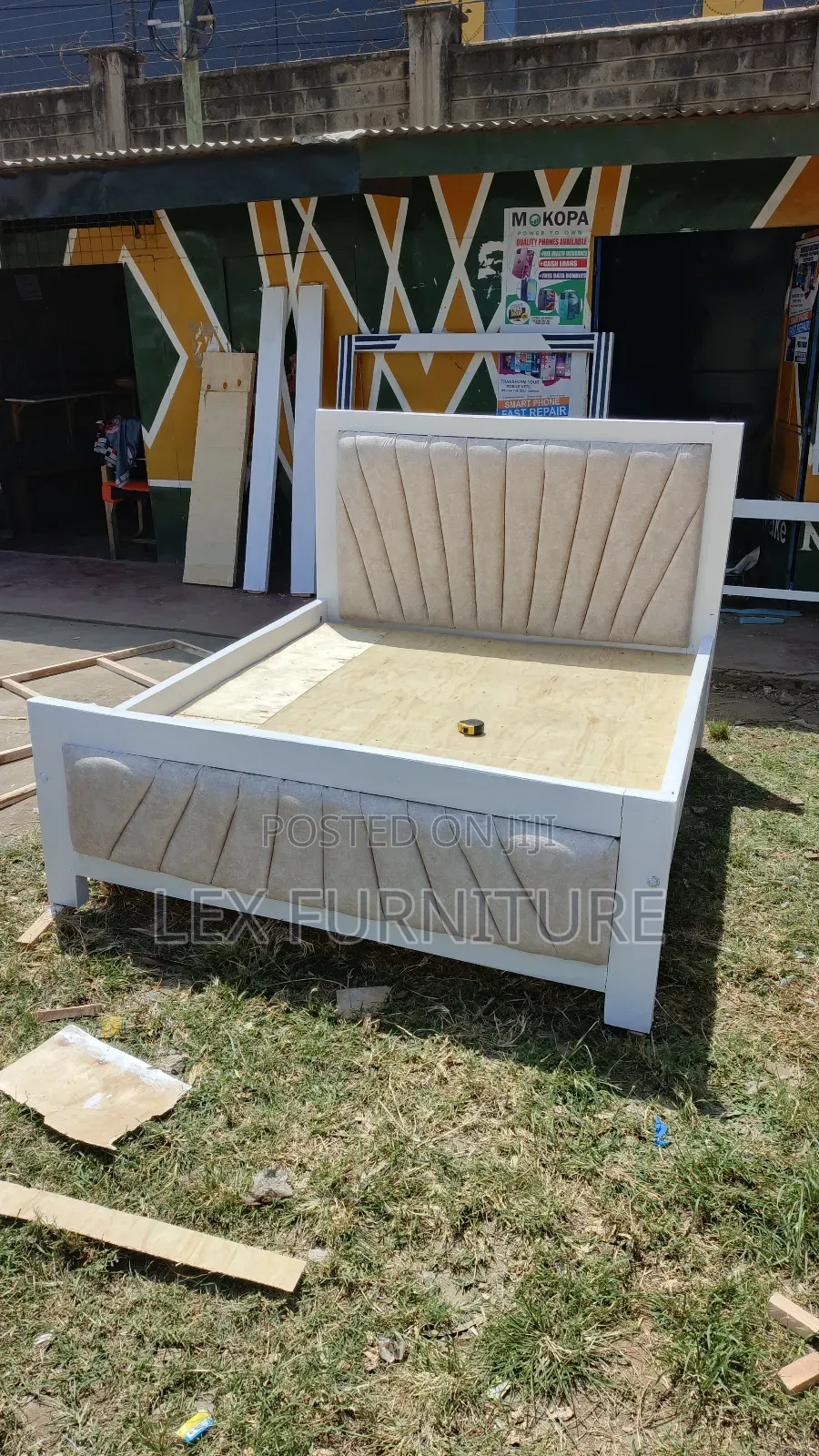 Mocket/Chester Bed With Lines Design