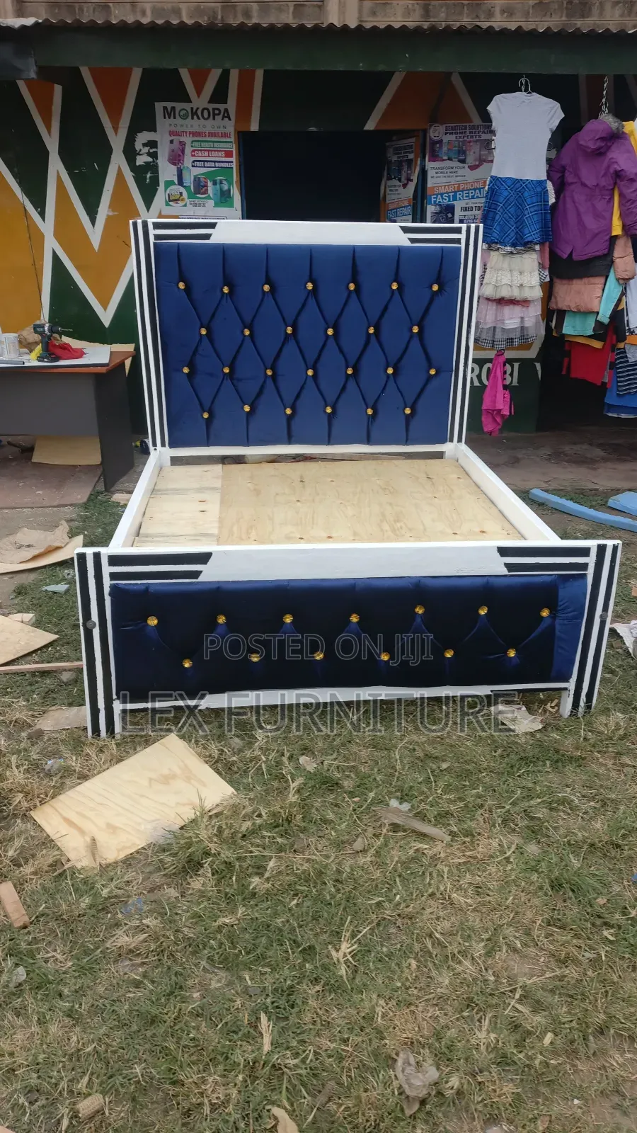 Gold Button Chester Bed
