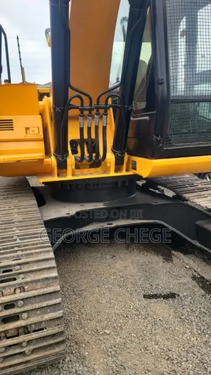 Selling Excavators at Competitive Price With Bank Financing Upto 70%