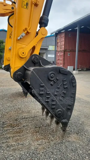 Selling Excavators at Competitive Price With Bank Financing Upto 70%