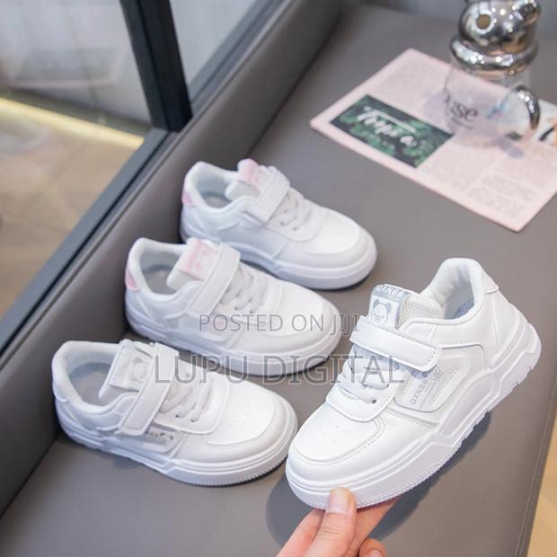 Kids White Shoes
Price: 26_37