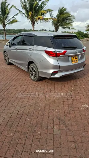 Honda Fit Shuttle 1.5 Hybrid 2WD 2018 Silver