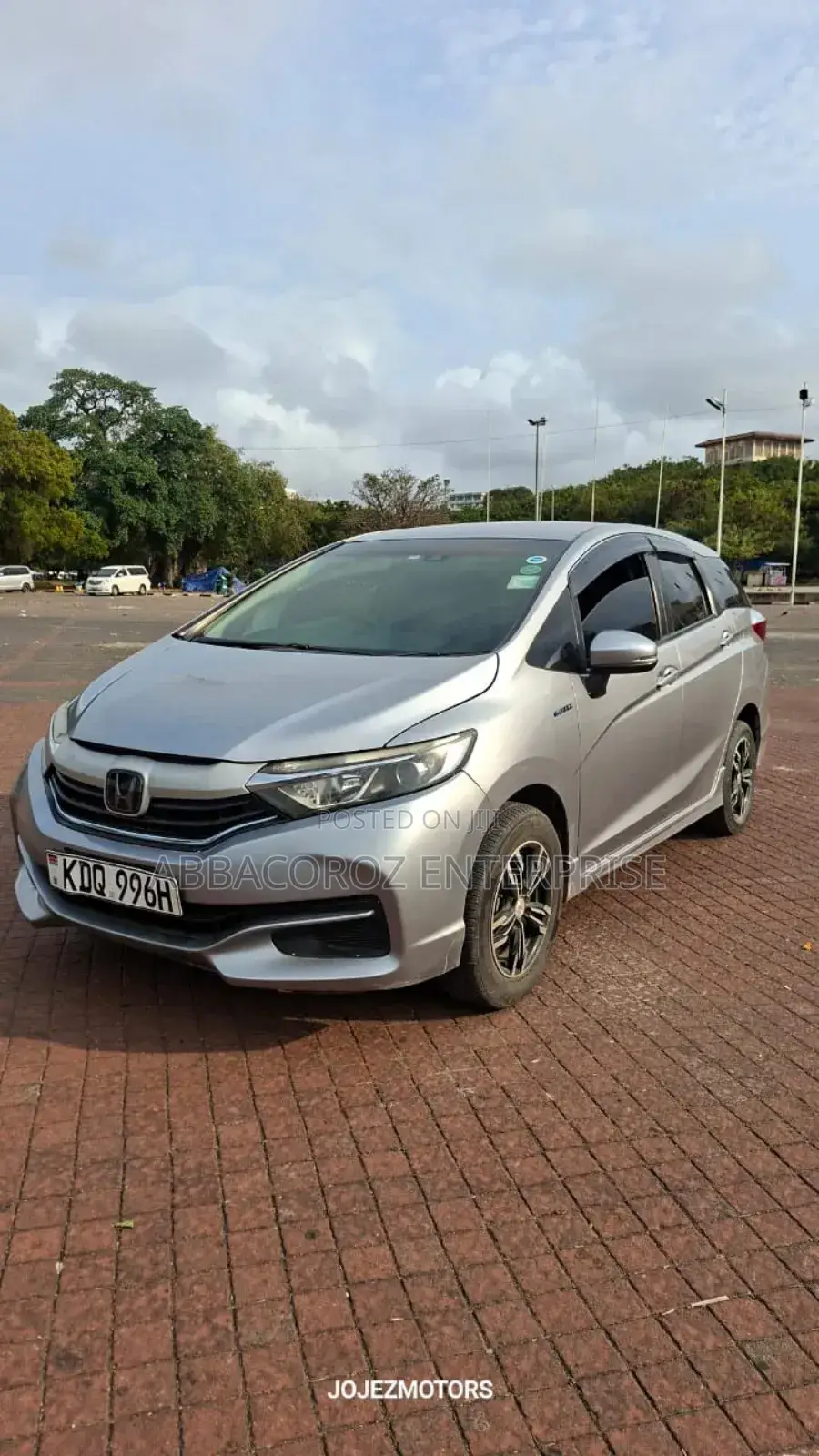 Honda Fit Shuttle 1.5 Hybrid 2WD 2018 Silver