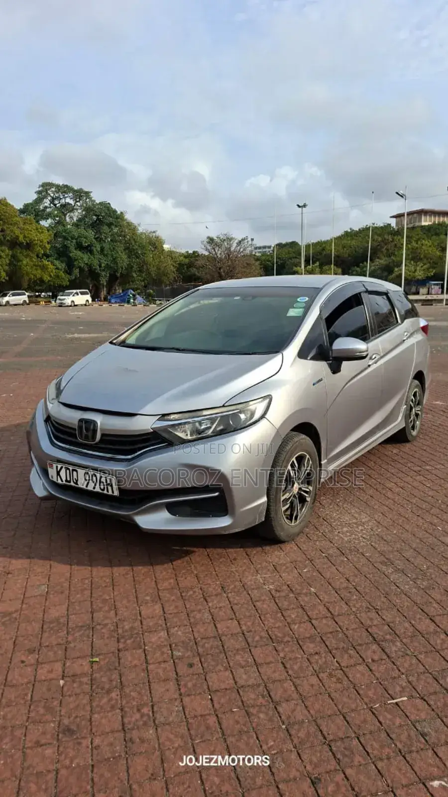 Honda Fit Shuttle 1.5 Hybrid 2WD 2018 Silver