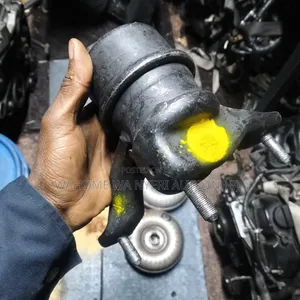 Right Side Engine Mount Harrier 240