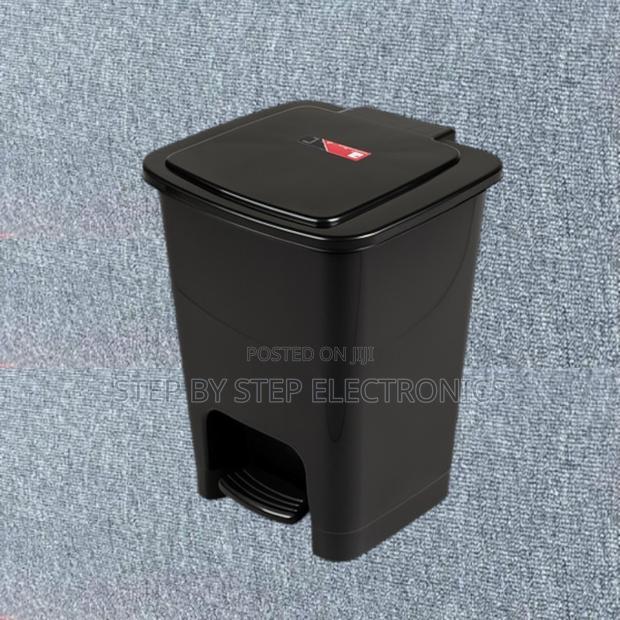 Safe Reliable 30l Hard Plastic Step Pedal Waste Bin Trash Can