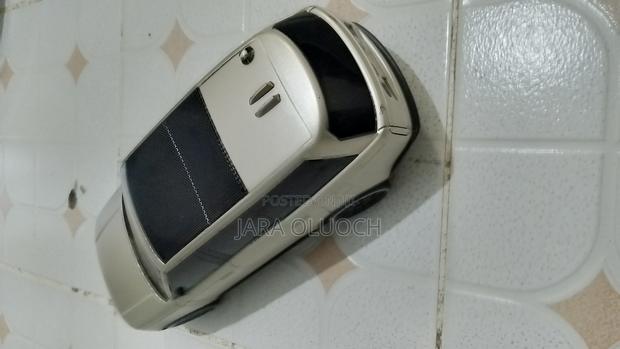 Bluetooth Speaker Solar Rechargeable in Range Rover Built. - thumbnail 2