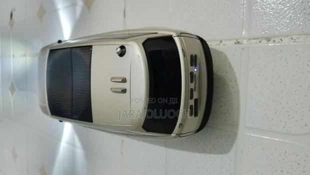 Bluetooth Speaker Solar Rechargeable in Range Rover Built. - thumbnail 5