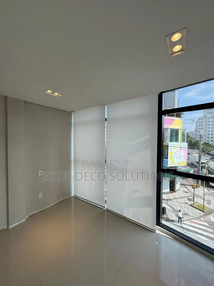 Sunscreen Blinds for Hotels, Restaurants Cafés