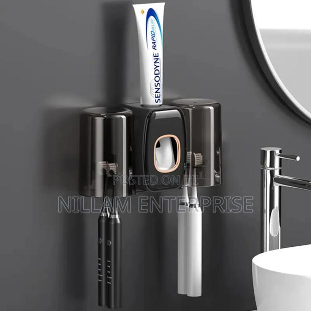 *Creative Automatic Toothpaste Dispenser