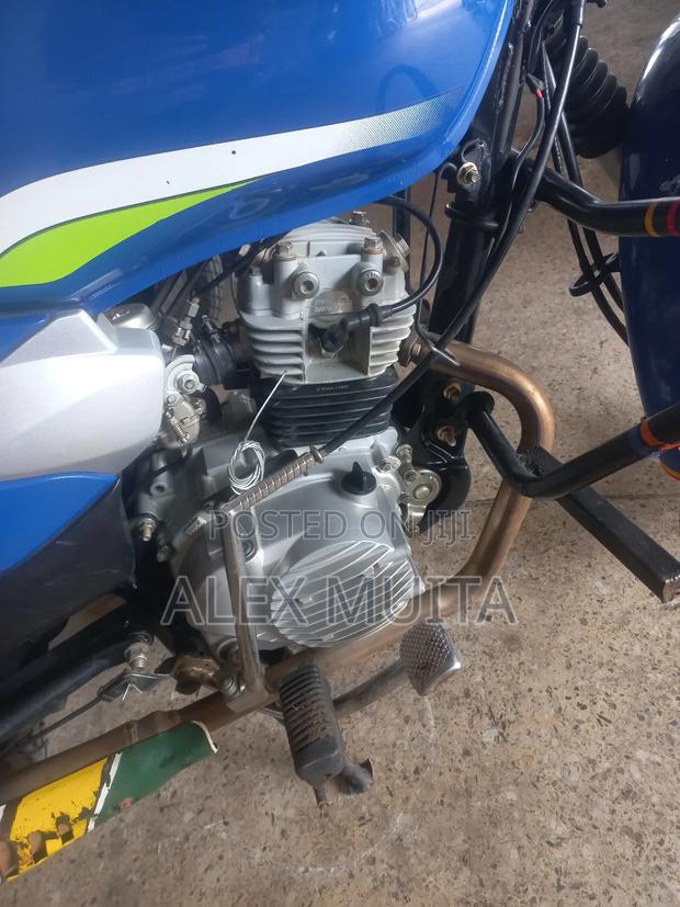 TVS HLX Plus ES 2024 Blue - thumbnail 8