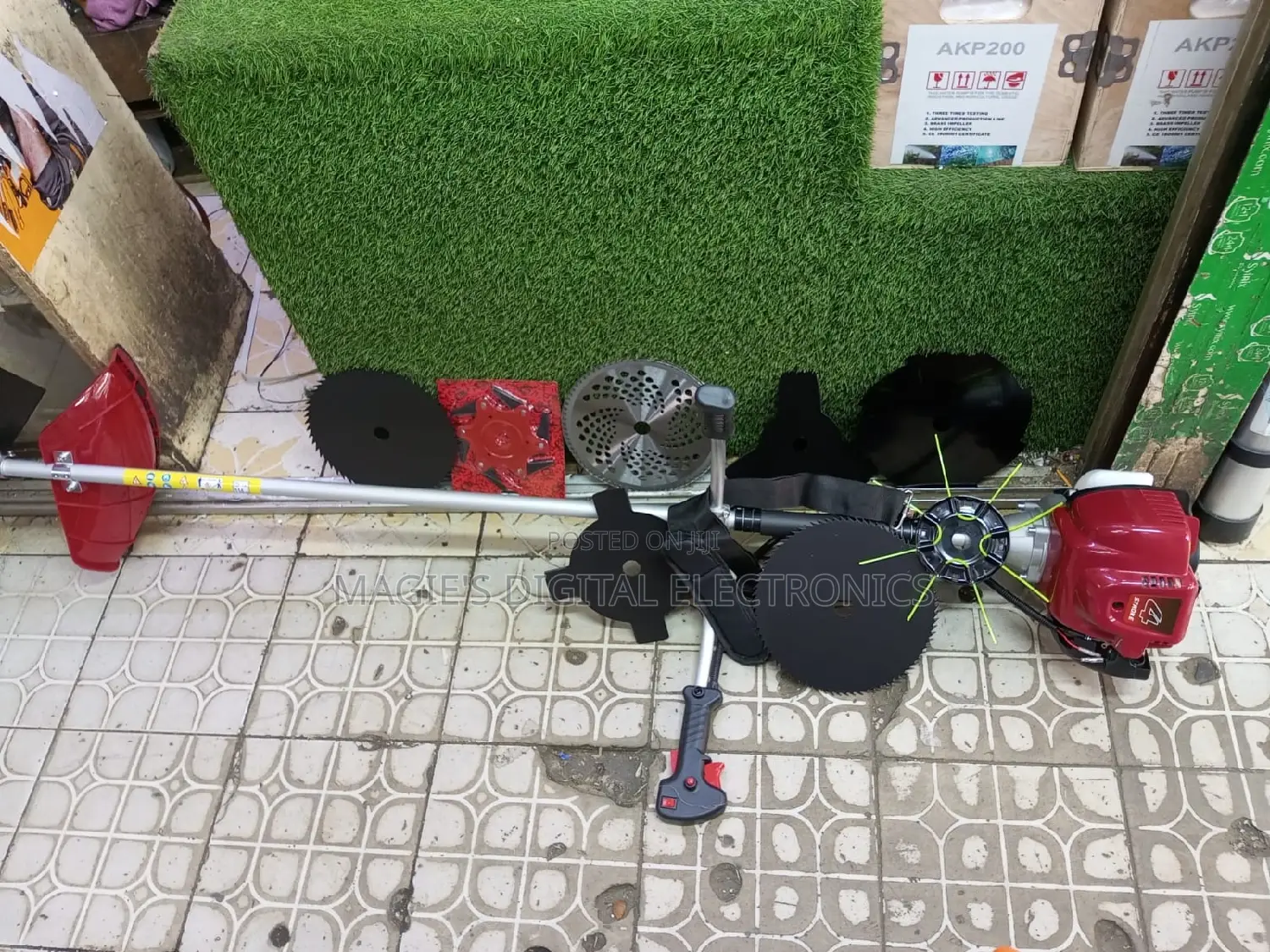 Well Performing 4stroke Brush Cutter With 9blades