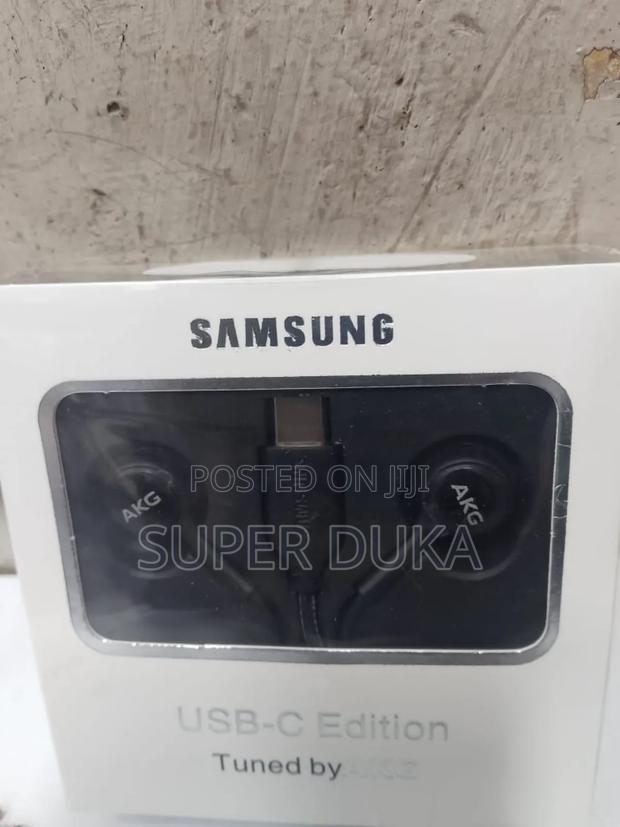 Samsung Usb-C Edition Earphones. - thumbnail 2