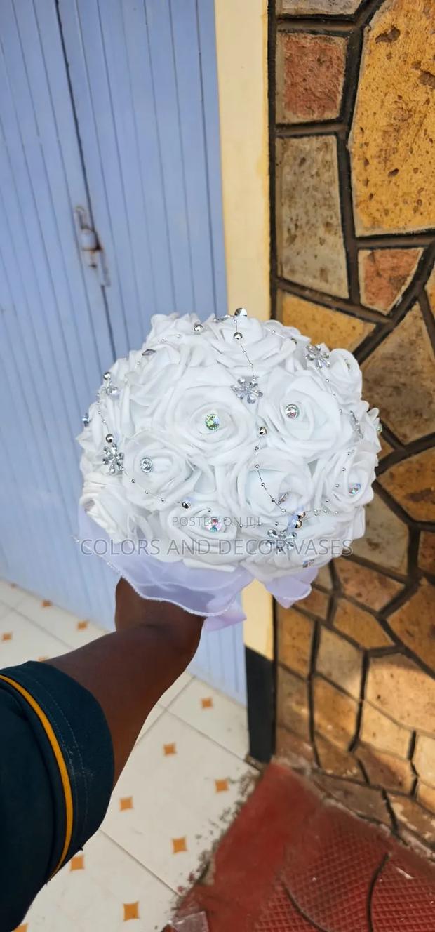 Pure White Flower Bouquet Wedding - thumbnail 3