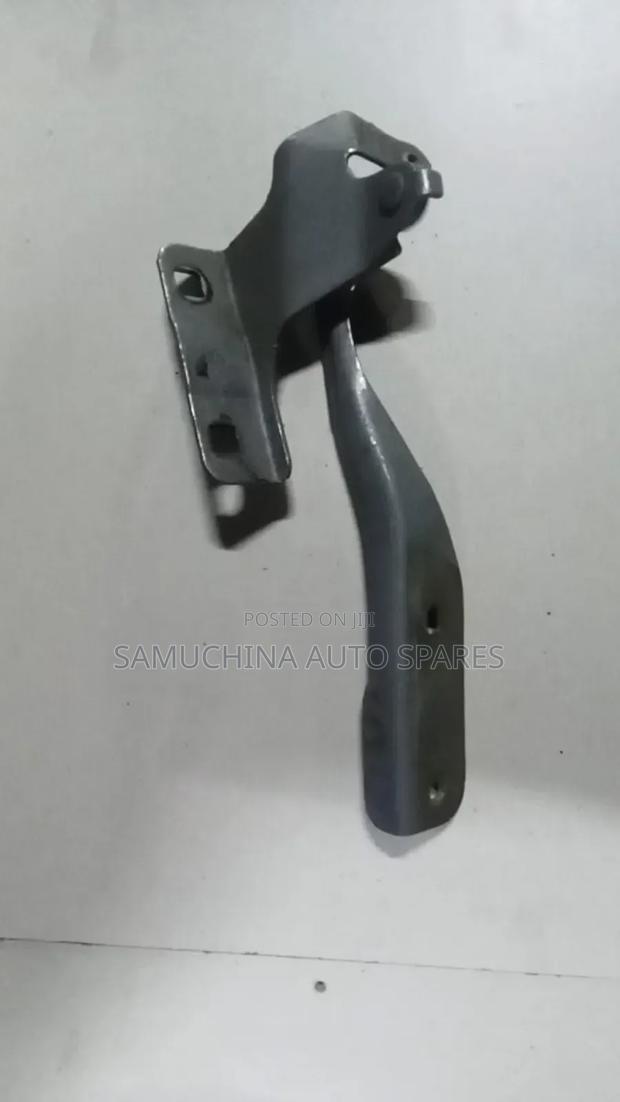 Bonnet Hinges Nissan Wingroad Y12