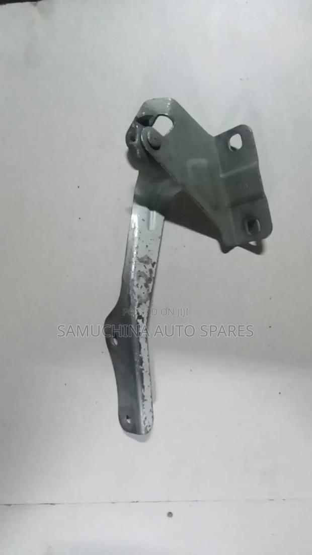 Bonnet Hinges Nissan Serena C26