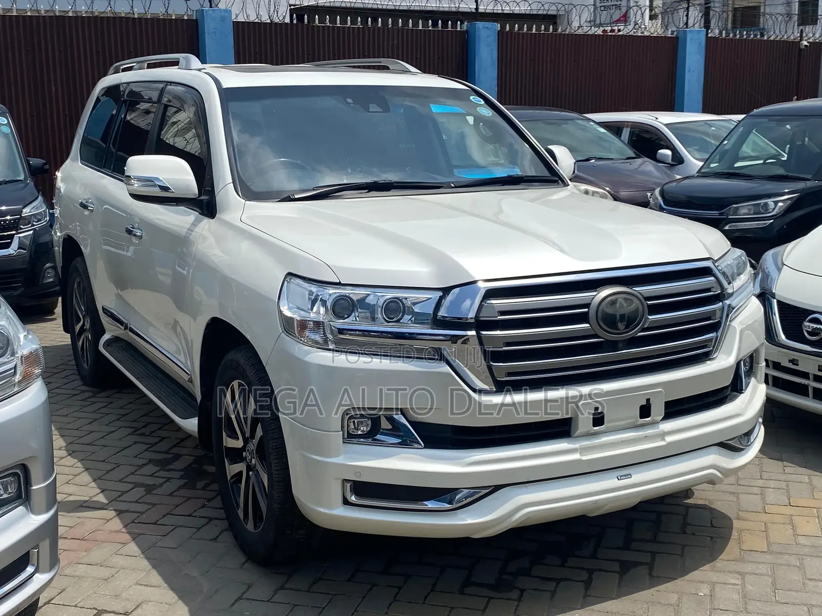 Toyota Land Cruiser 4.6 V8 ZX 2018 White