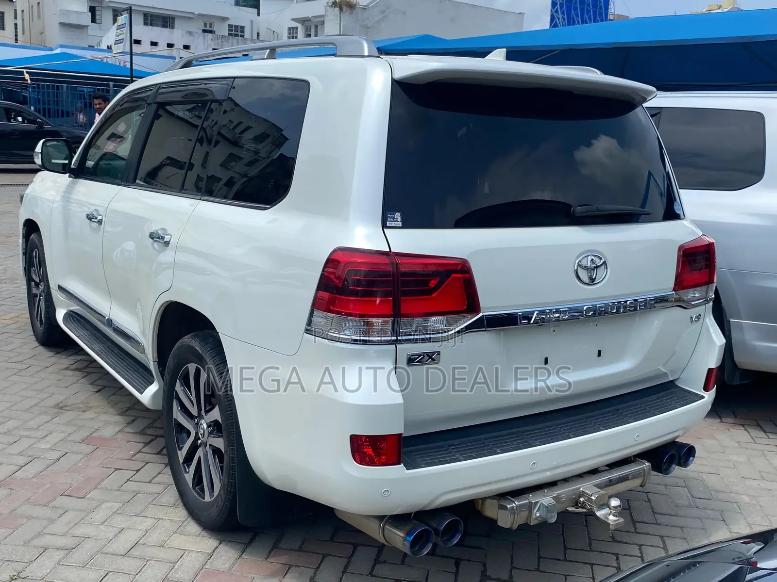 Toyota Land Cruiser 4.6 V8 ZX 2018 White