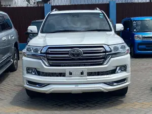 Toyota Land Cruiser 4.6 V8 ZX 2018 White