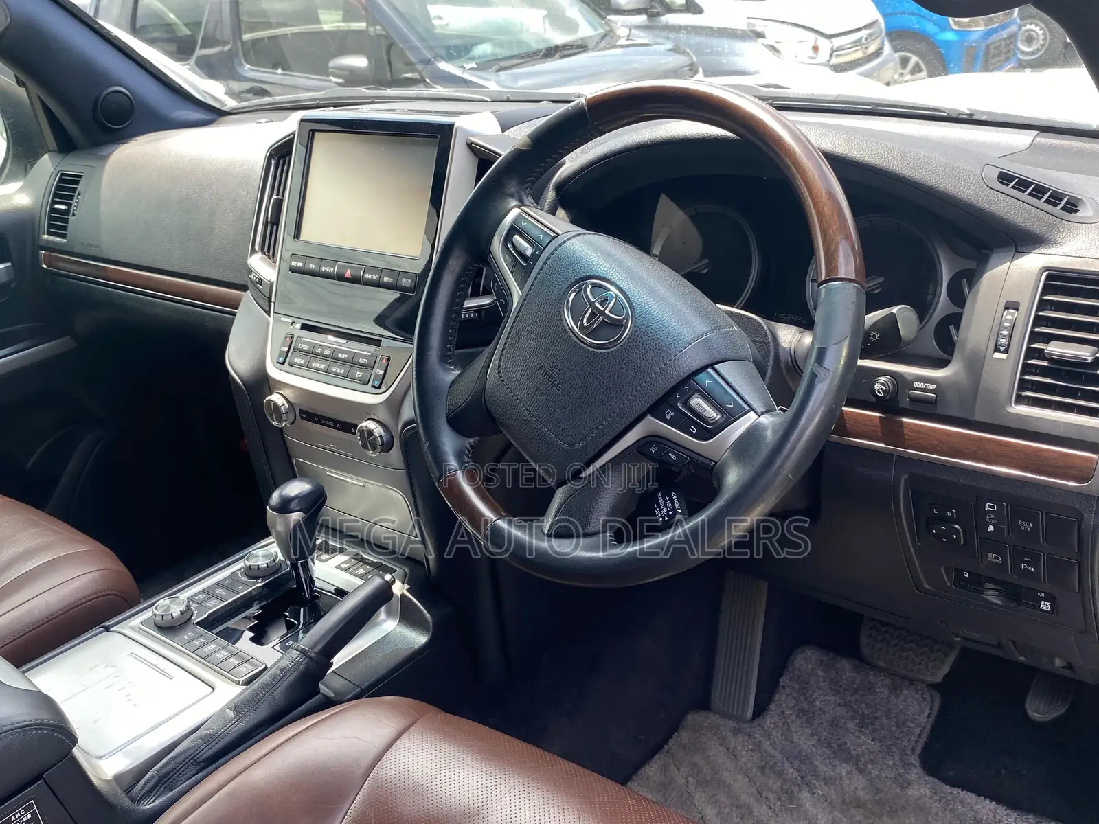 Toyota Land Cruiser 4.6 V8 ZX 2018 White