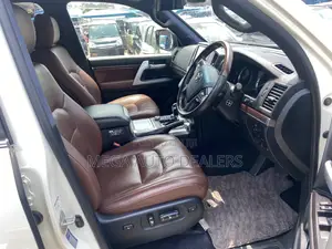 Toyota Land Cruiser 4.6 V8 ZX 2018 White