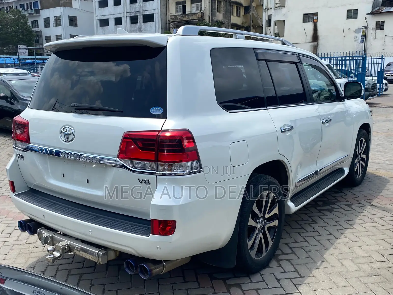 Toyota Land Cruiser 4.6 V8 ZX 2018 White