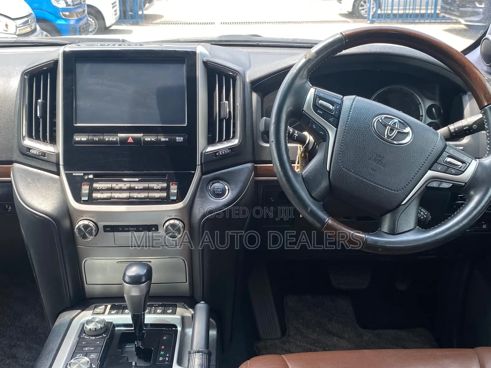 Toyota Land Cruiser 4.6 V8 ZX 2018 White
