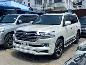 Toyota Land Cruiser 4.6 V8 ZX 2018 White