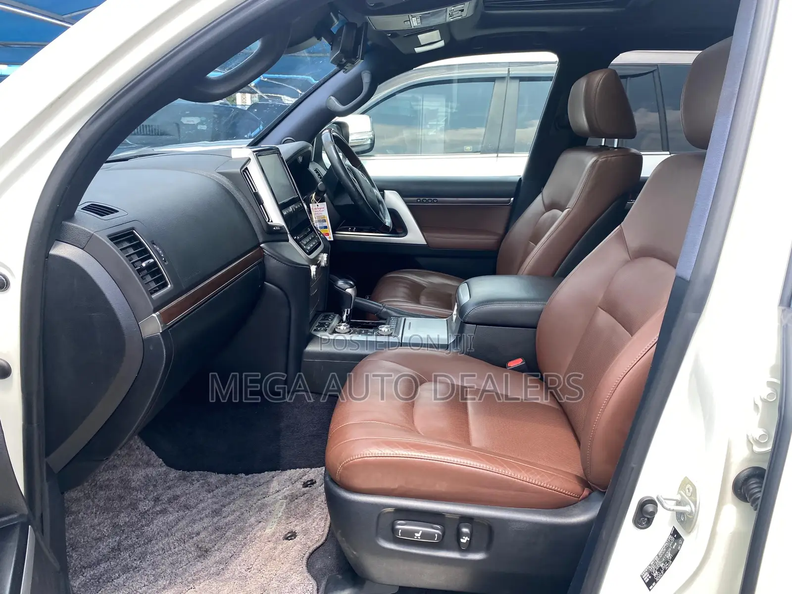 Toyota Land Cruiser 4.6 V8 ZX 2018 White