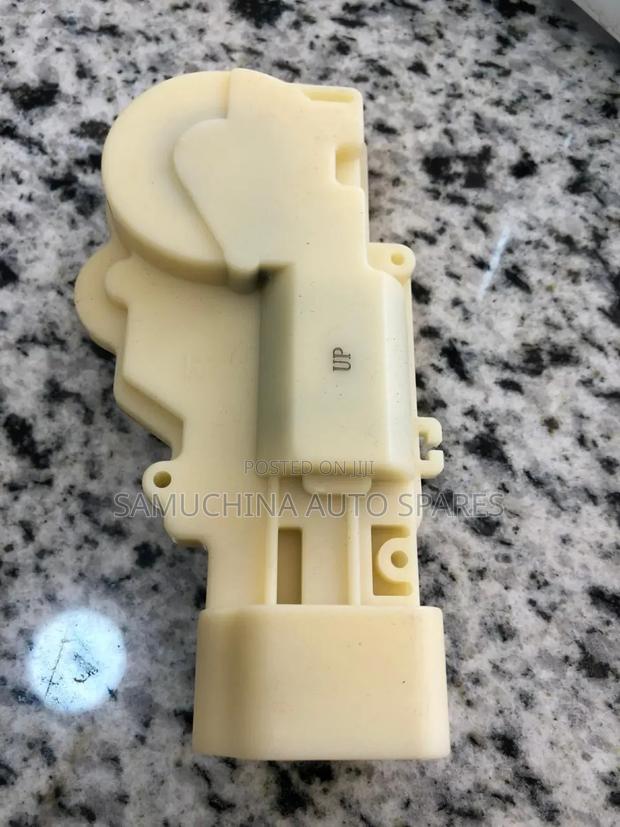 Door Lock Actuator Vitz