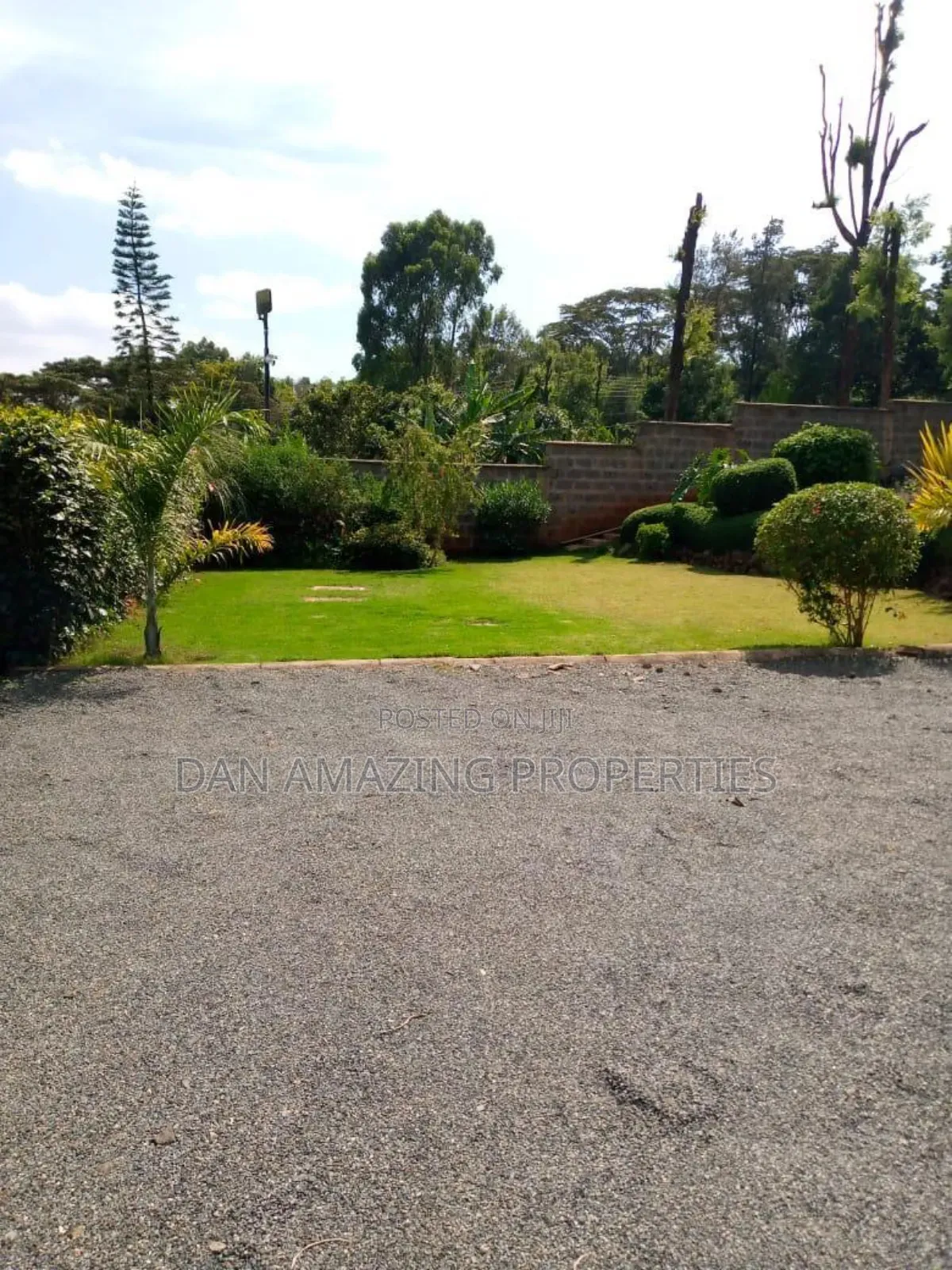 5bdrm Maisonette in Drive 14 On 1/4 Acre, Kerarapon for sale
